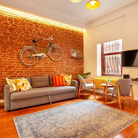 Stylish Flat Near Istiklal Street アパート